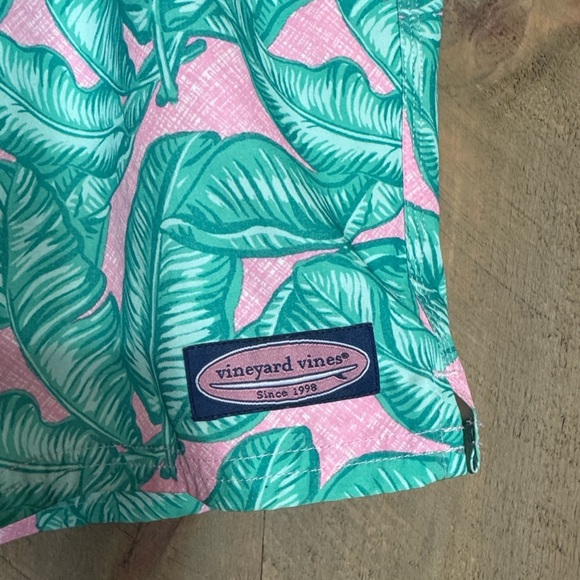 Vineyard Vines Chappy swim trunks with Palm leaf print Size Medium - Picture 5 of 13